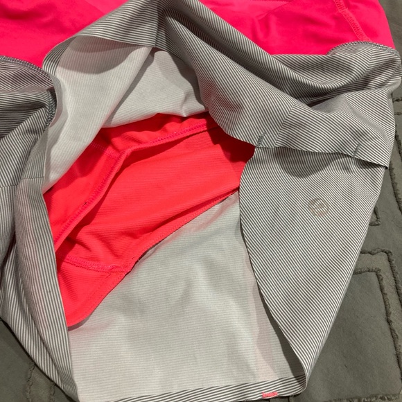 Beautiful LULULEMON shorts size 10 - Picture 2 of 6